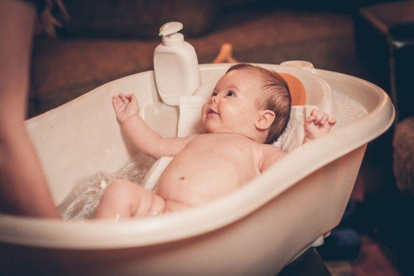How to bathe a newborn