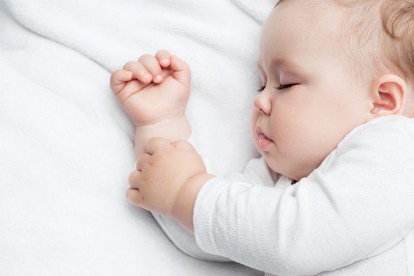 How much should my 4-6 month old baby sleep?