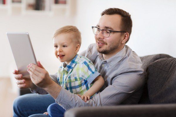 Do toddlers learn and bond with people over video chat?