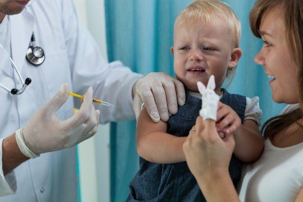 How to reassure my baby crying uncontrollably after vaccination