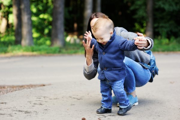 How can I support my baby’s first steps?