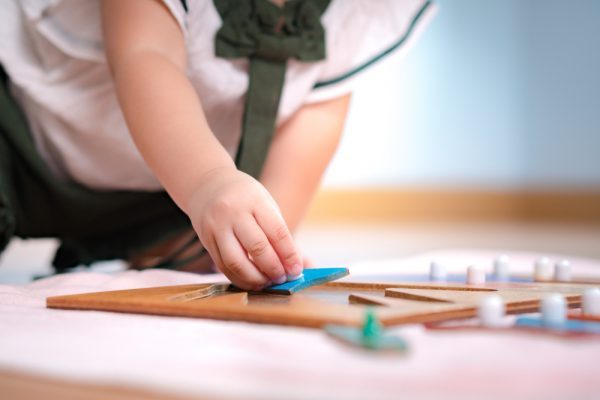Hand coordination: 24-36 months