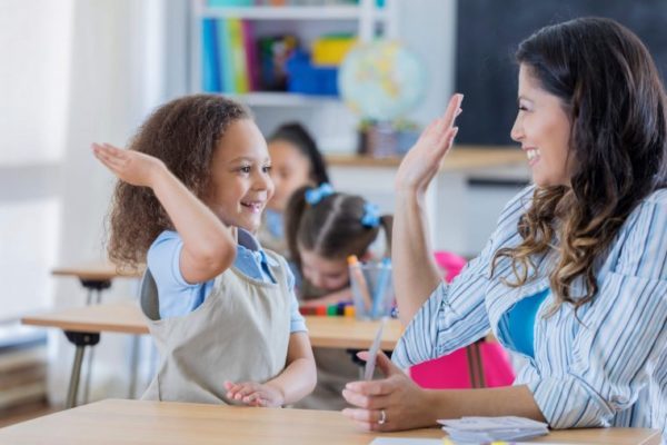 Raising bilingual children: how-to and benefits