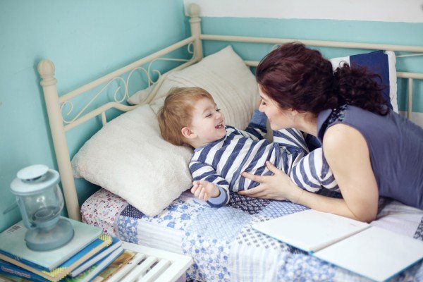 When should a baby transition to a toddler bed?