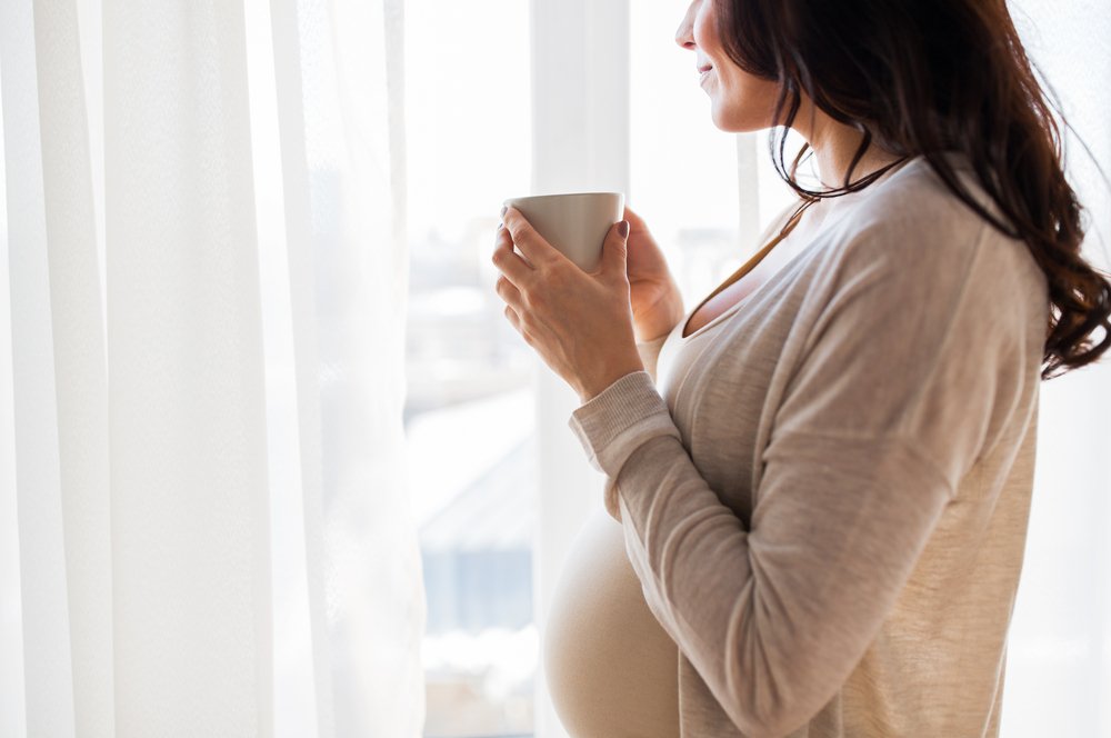 woman drinking tea during pregnancy