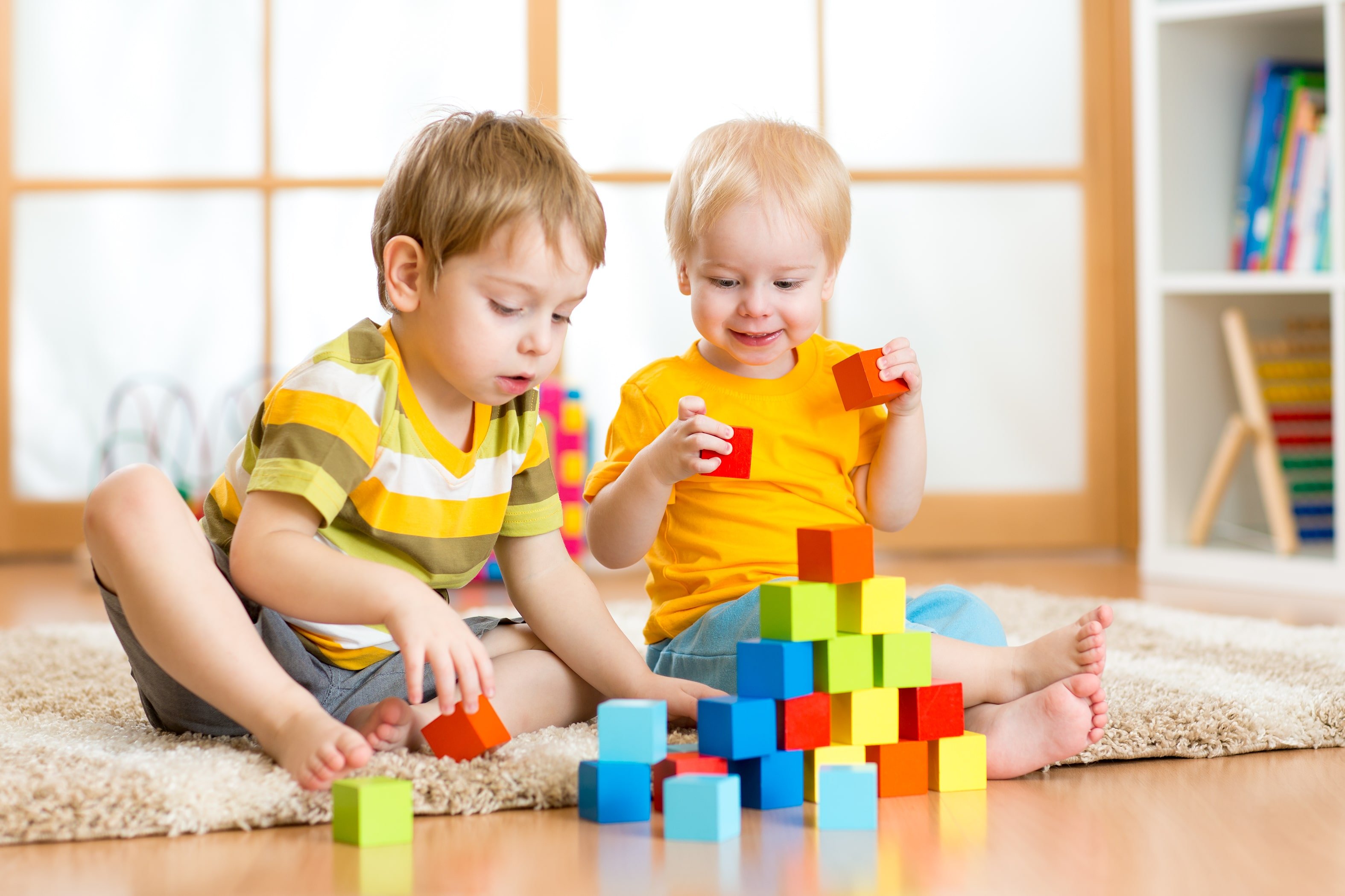toddlers building towers together