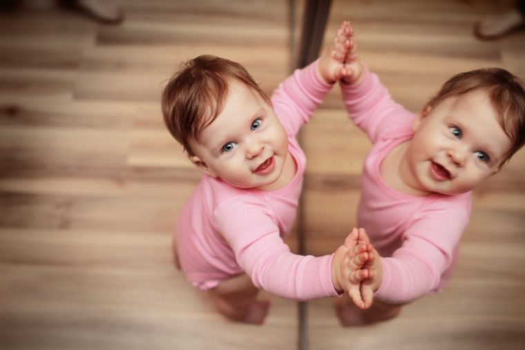 My baby can stand up by herself! Kinedu Blog