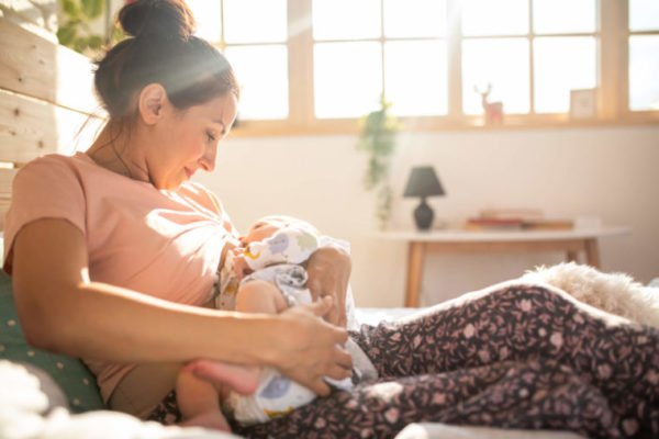 Breastfeeding a newborn: What to expect