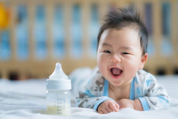 Does My Baby Need a Fast or Slow-Flow Bottle Nipple?