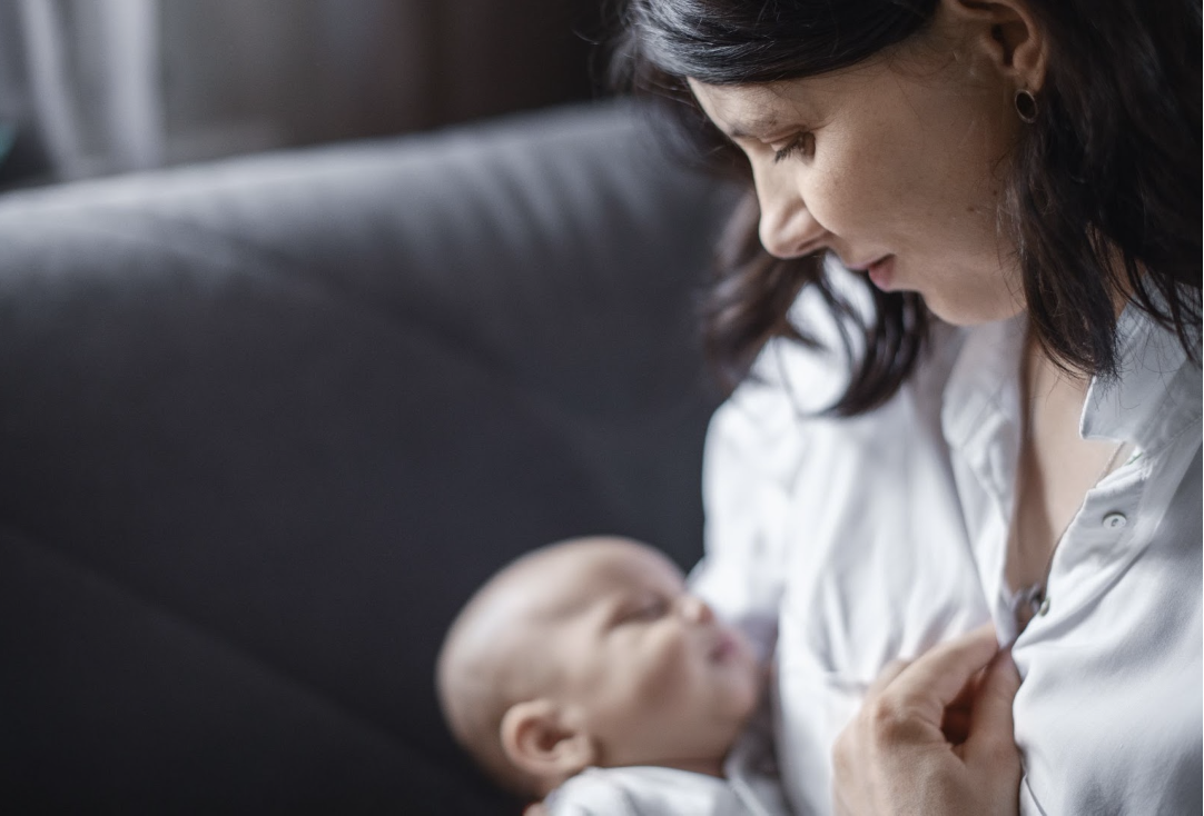 Mom decides to breastfeed after surgery